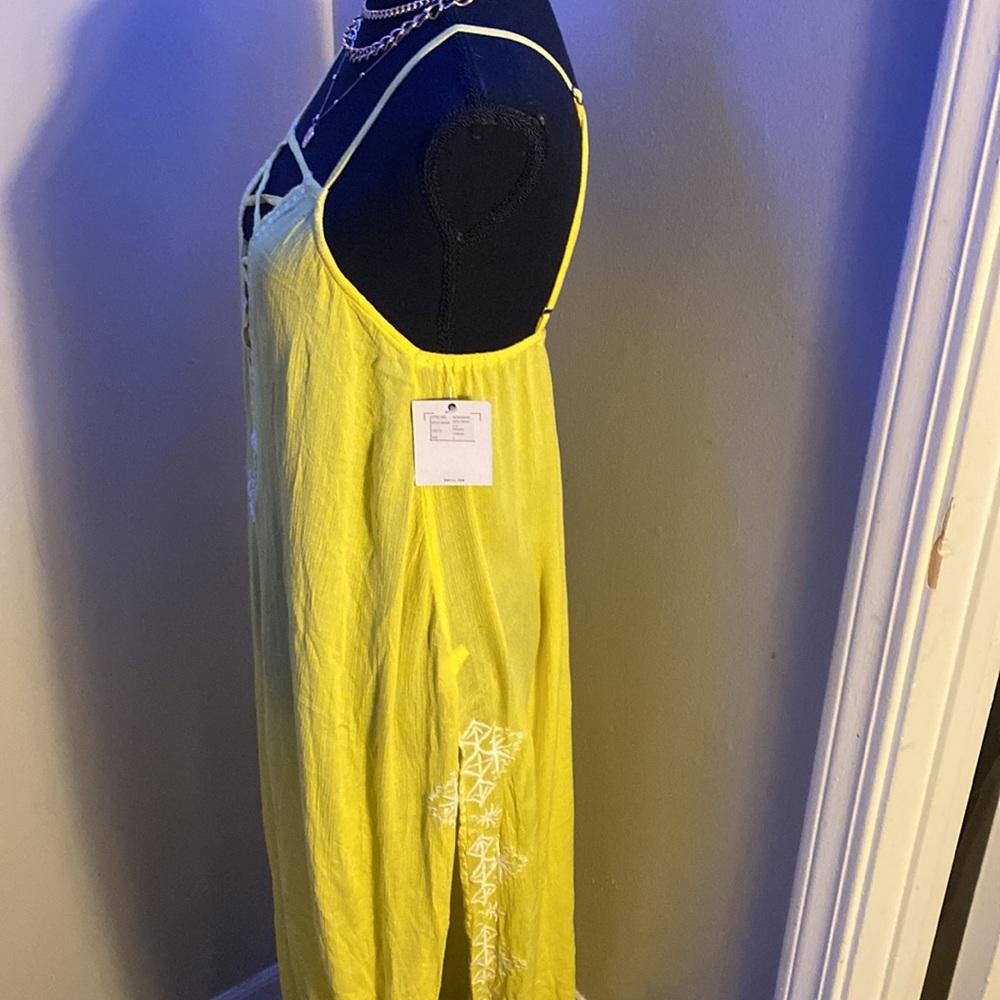 Embroidered Maxi Cover up🌻🌼 - Picture 3 of 4